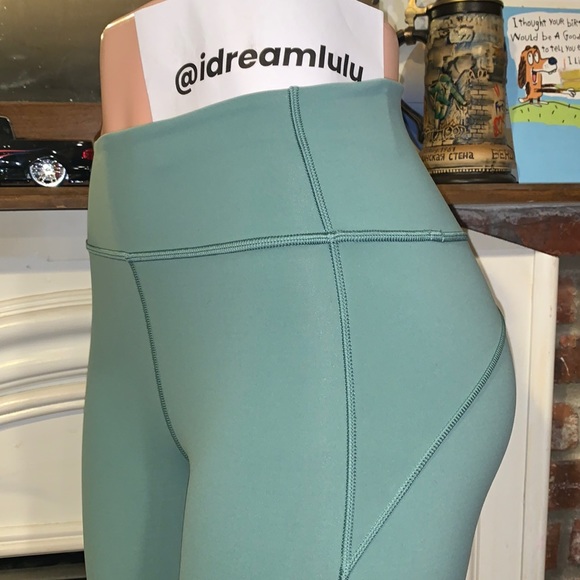 🌿Lululemon In Movement 25” Legging - Picture 2 of 7